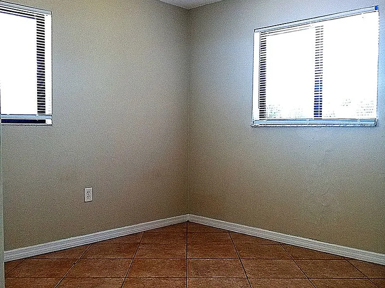 1439 Glick Dr — Photo 8