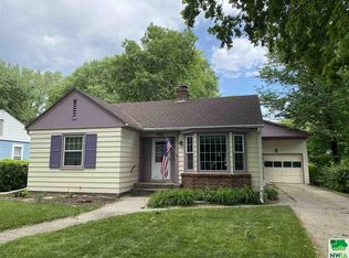 408 Lewis St, Vermillion, SD 57069