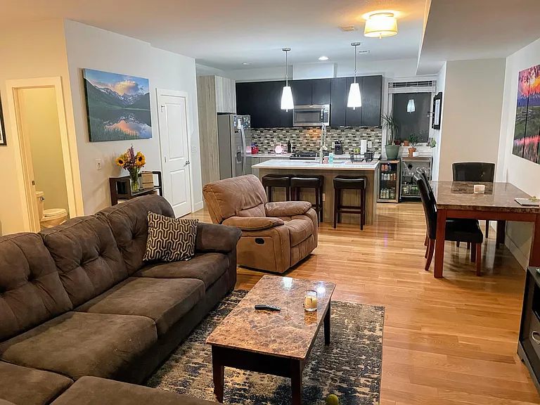 1823 Irving St #102 — Photo 4