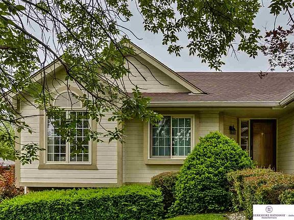 2nd image of 214 Fleetwood Dr