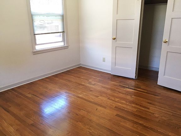 3rd image of 909 N 178th St