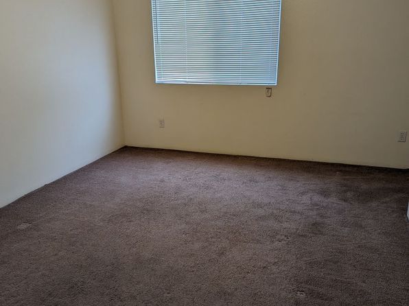 668 NE Johnson St APT 12