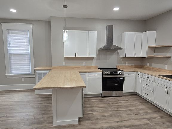 2nd image of 819 Marshall Ave SW #1