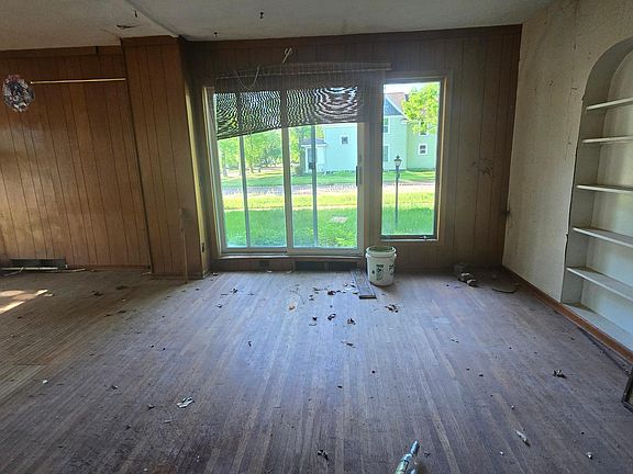 3rd image of 2656 Norwood Ave
