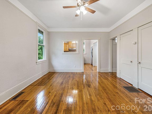 3rd image of 181 Courtland Pl