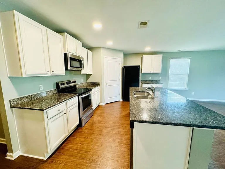623 Hogan Dr — Photo 5