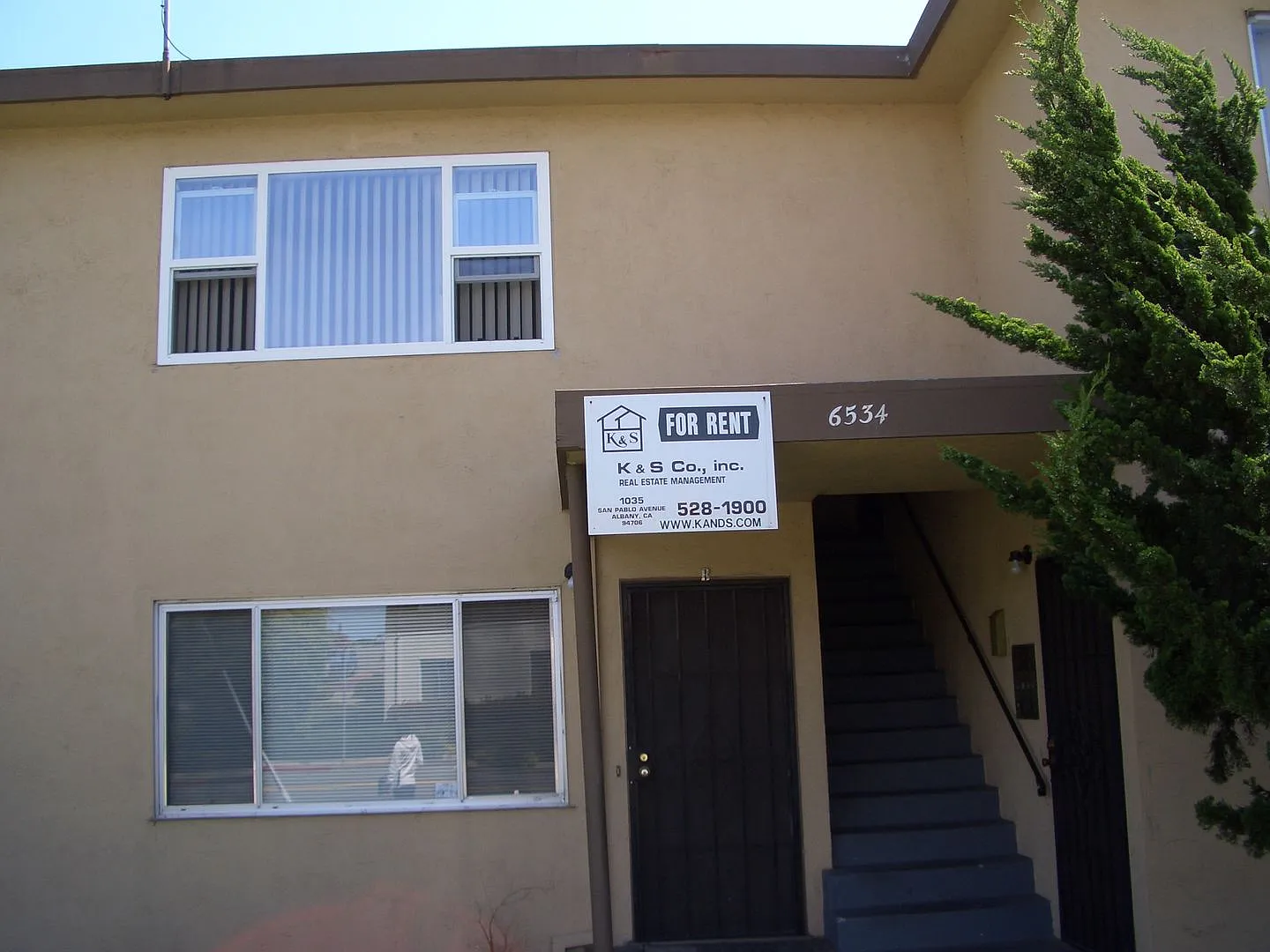 Coming Soon-Large 2 Bedroom — Photo 1