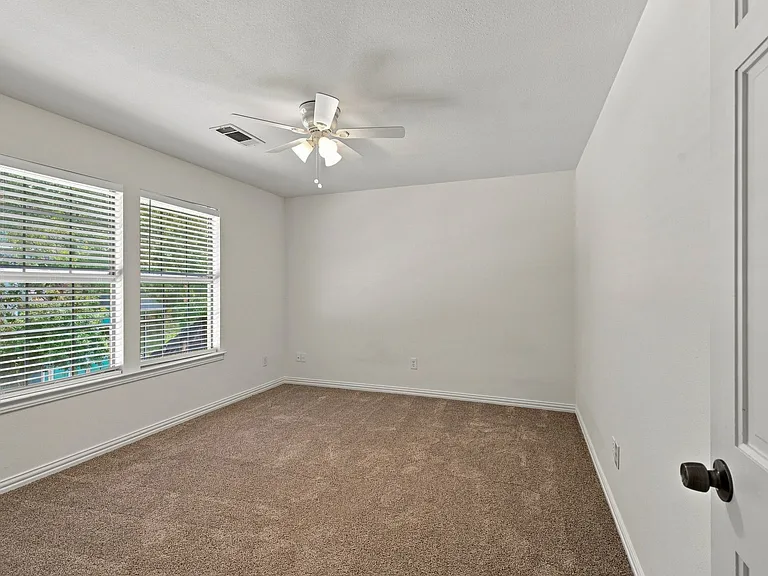1205 Shannon Ln — Photo 40