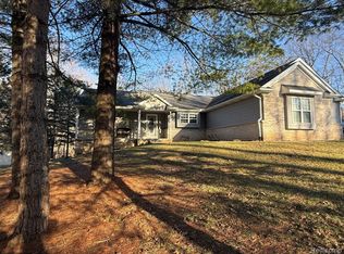 9633 Longmeadow St, Fenton, MI 48430