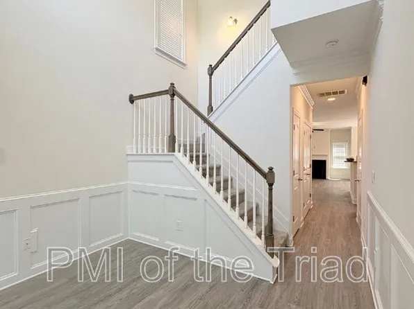 2974 York Place Dr, Walkertown, NC 27051