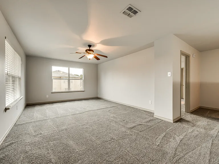 2424 Emerald Ln — Photo 12