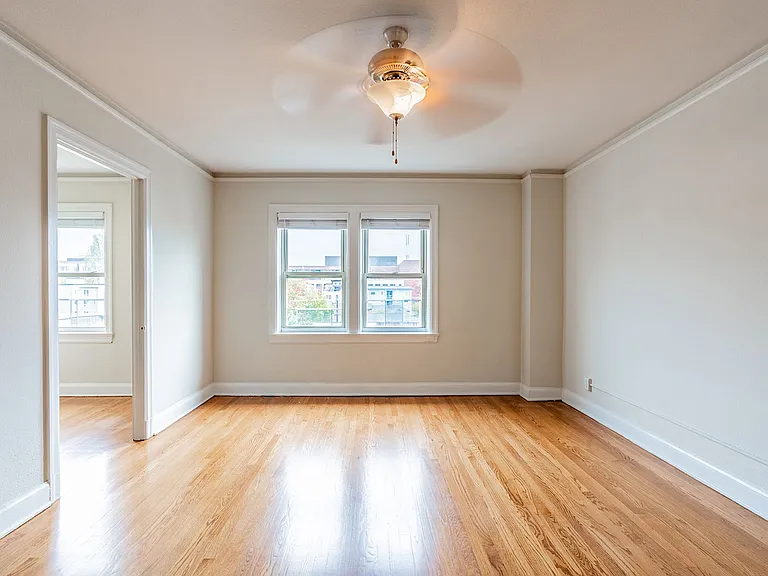 Charbern Apartments — Photo 5