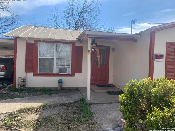 705 Reyes Alley, Uvalde, TX 78801