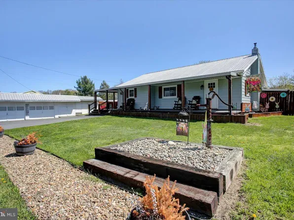 5 Railroad Ln, Shippensburg, PA 17257