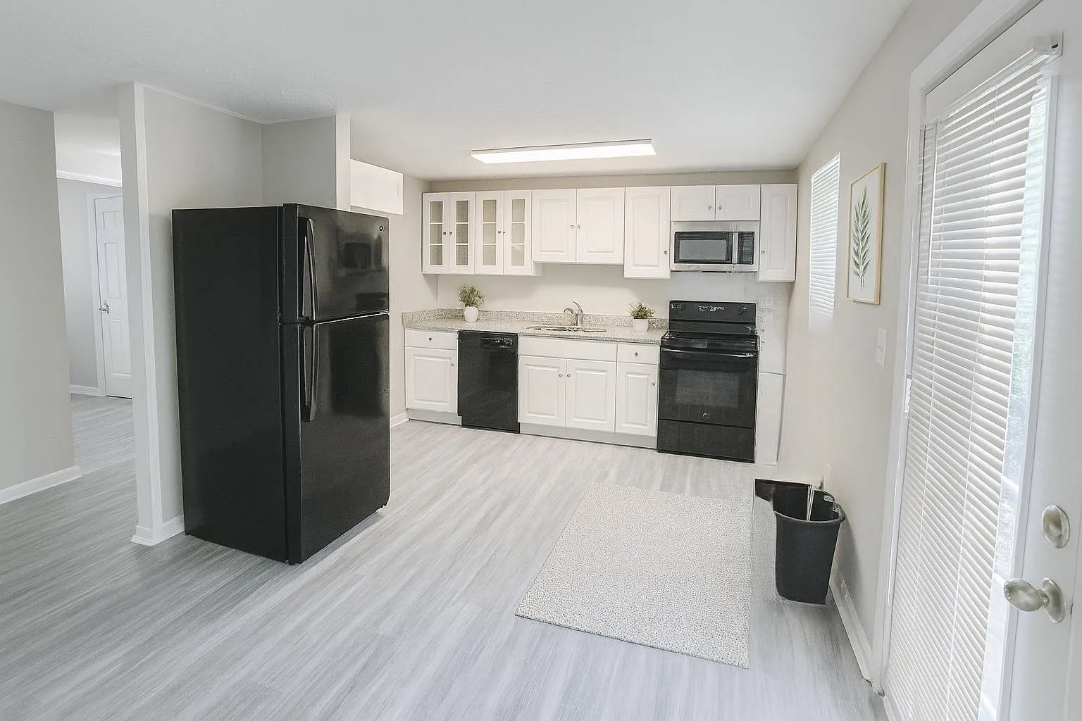 4 bed, 4.0 bath, 2100 sqft, $637 — Photo 2