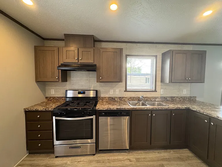 Oak Tree Village — Photo 12