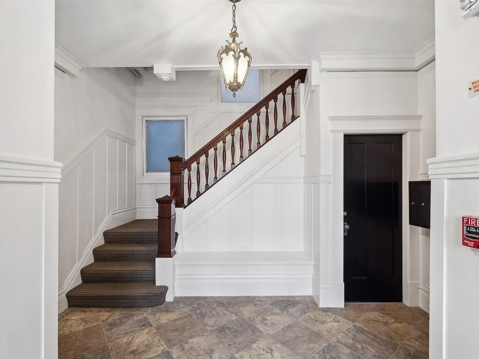 2 bed, 1000 sqft, $5,900 — Photo 3