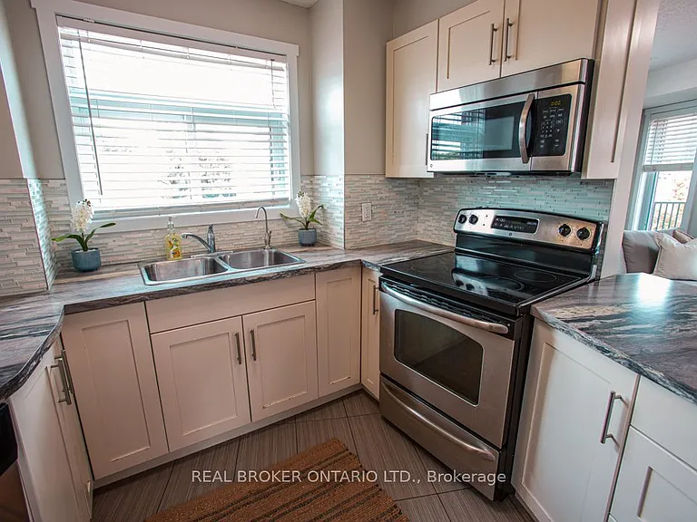 489 East Ave #B — Photo 14