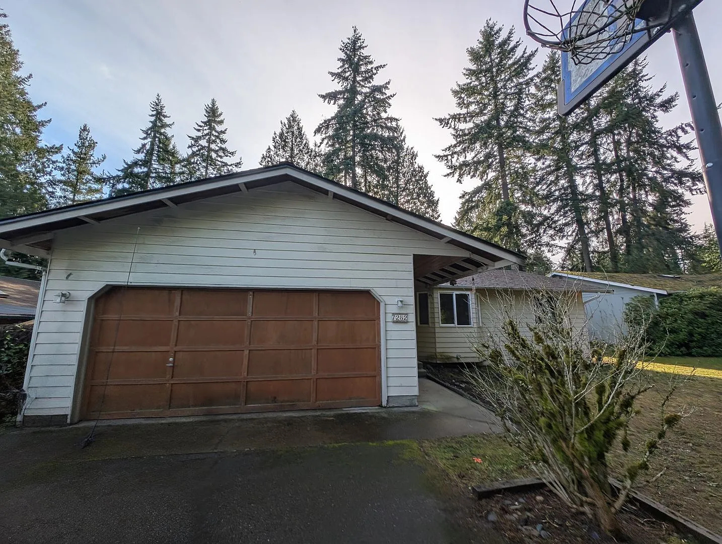 Manchester Three Bedroom Rambler For Rent - Available 10/10/2026. — Photo 3