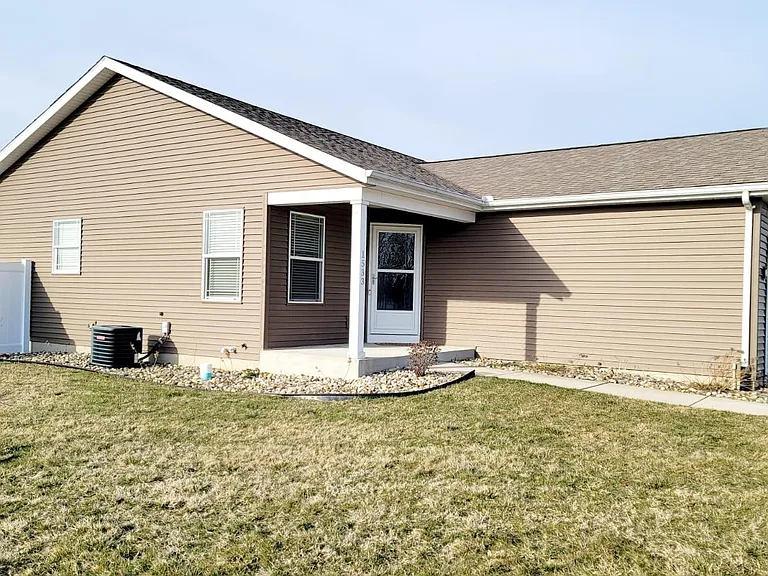 1533 Tall Grass Prairie Dr — Photo 1