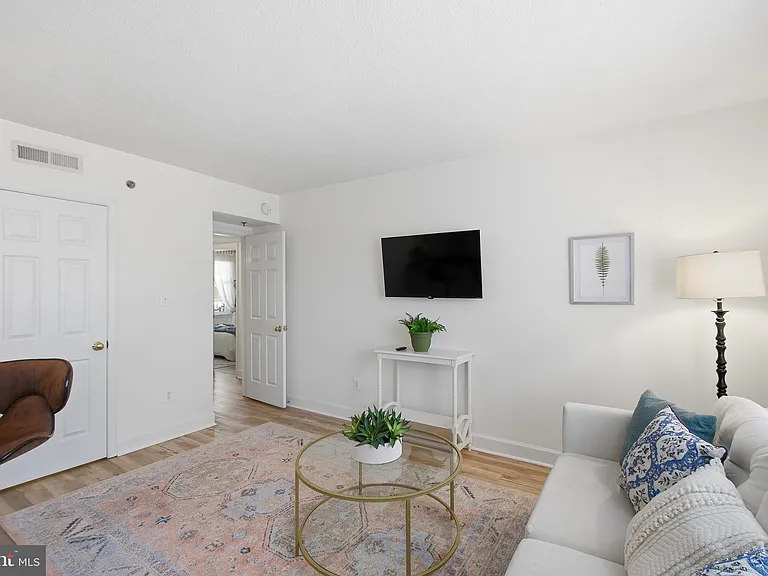 504 Bashford Ln #3111 — Photo 3