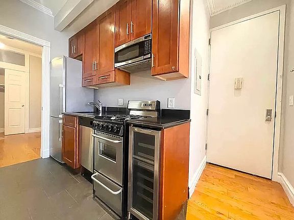 2nd image of 309 W 97th St APT 3S