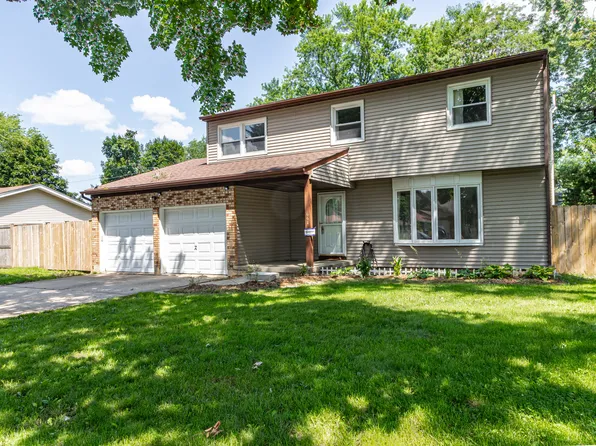 661 Eletson Dr, Crystal Lake, IL 60014