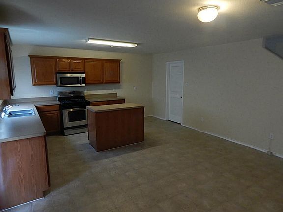 4th image of 7910 Moss Springs Ct