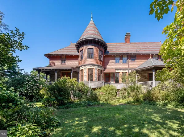 266 Beechwood Dr, Bryn Mawr, PA 19010