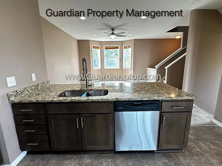 11920 Emery Village Dr N — Photo 22