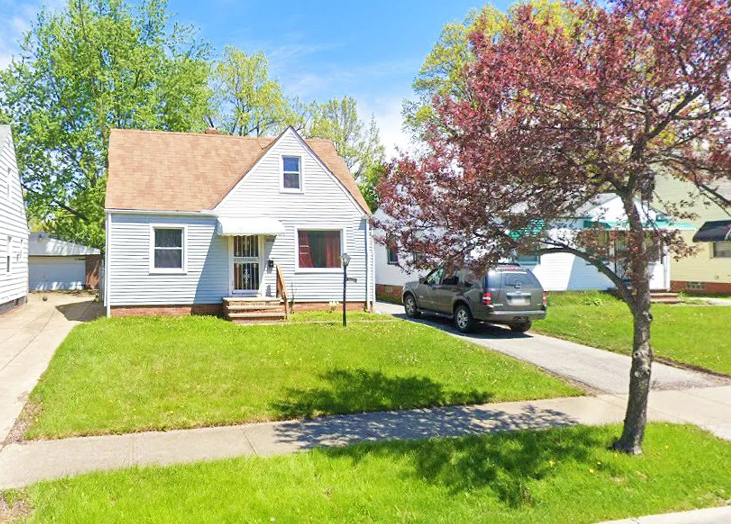 3 Bed 1 Bath Beautiful Single Family Home In Cleveland! — Photo 2