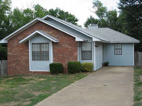 2nd image of 3706 Lakeview Cv