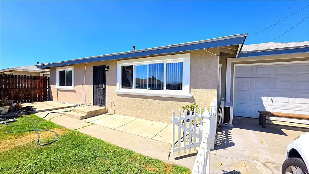 3 bed, 4010 sqft, $2,695 — Photo 2