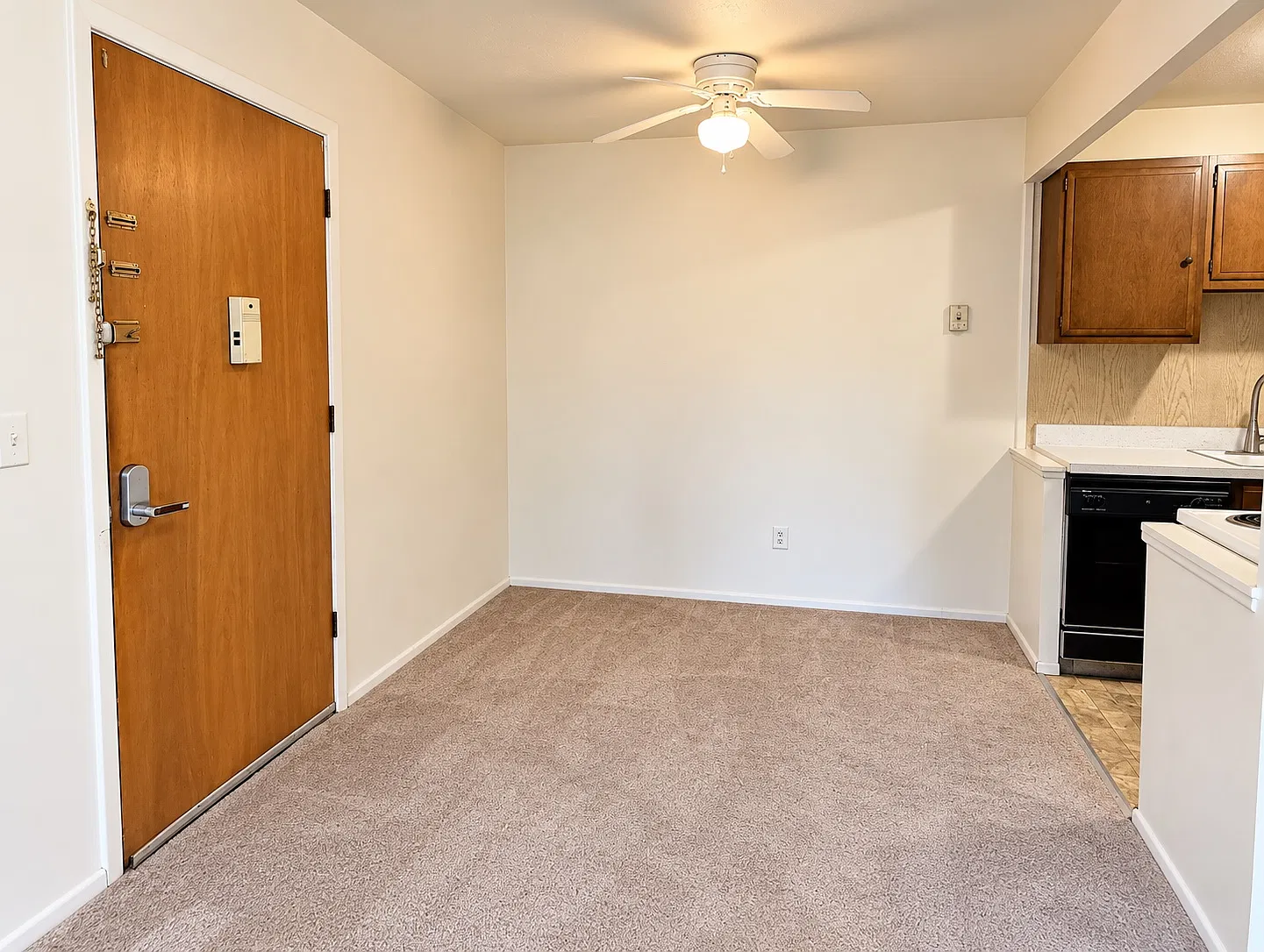 2 bed, 850 sqft, $925 — Photo 3