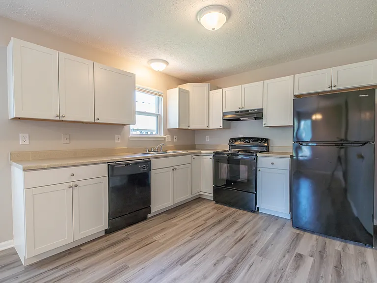 484-486 Applegate Ln — Photo 10