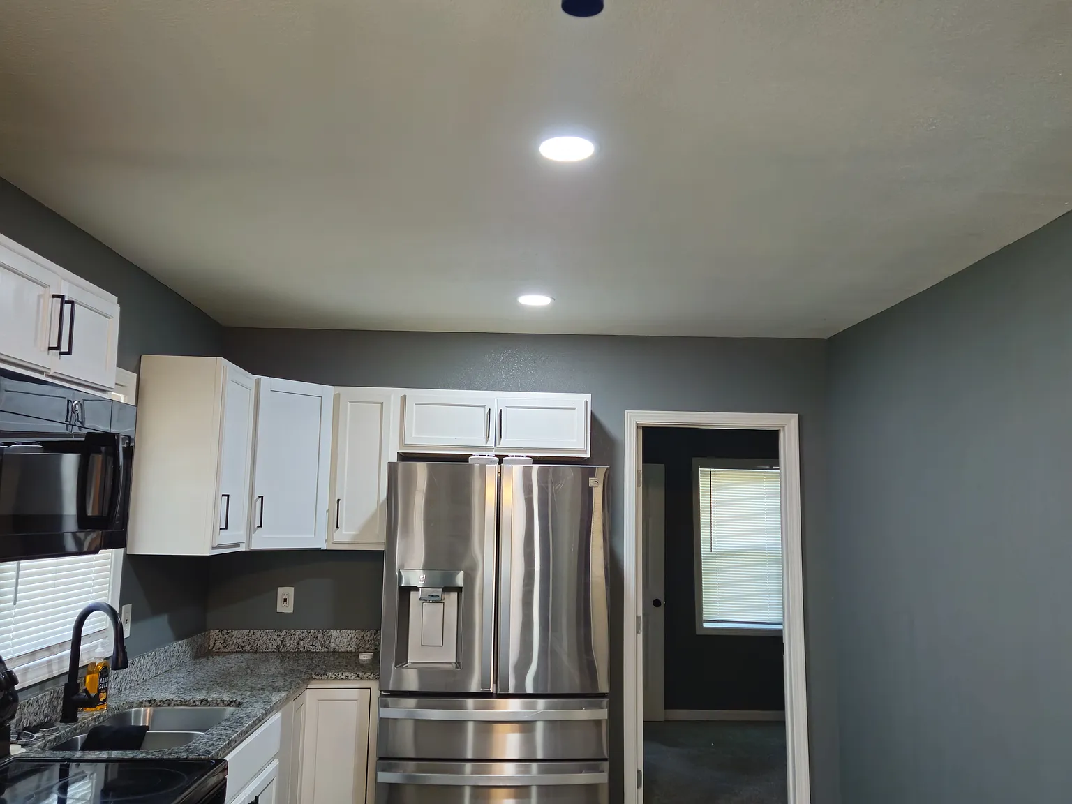 3 bed, 809 sqft, $1,300 — Photo 4