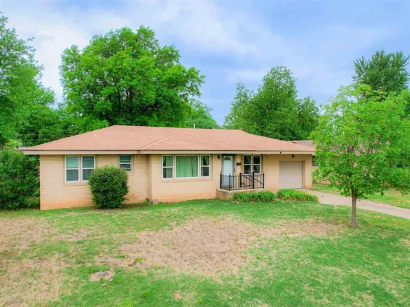 212 N 13th St, Ponca City, OK 74601