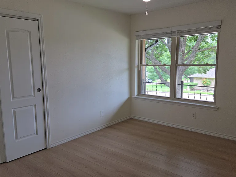 1305 Spring Creek Dr — Photo 15