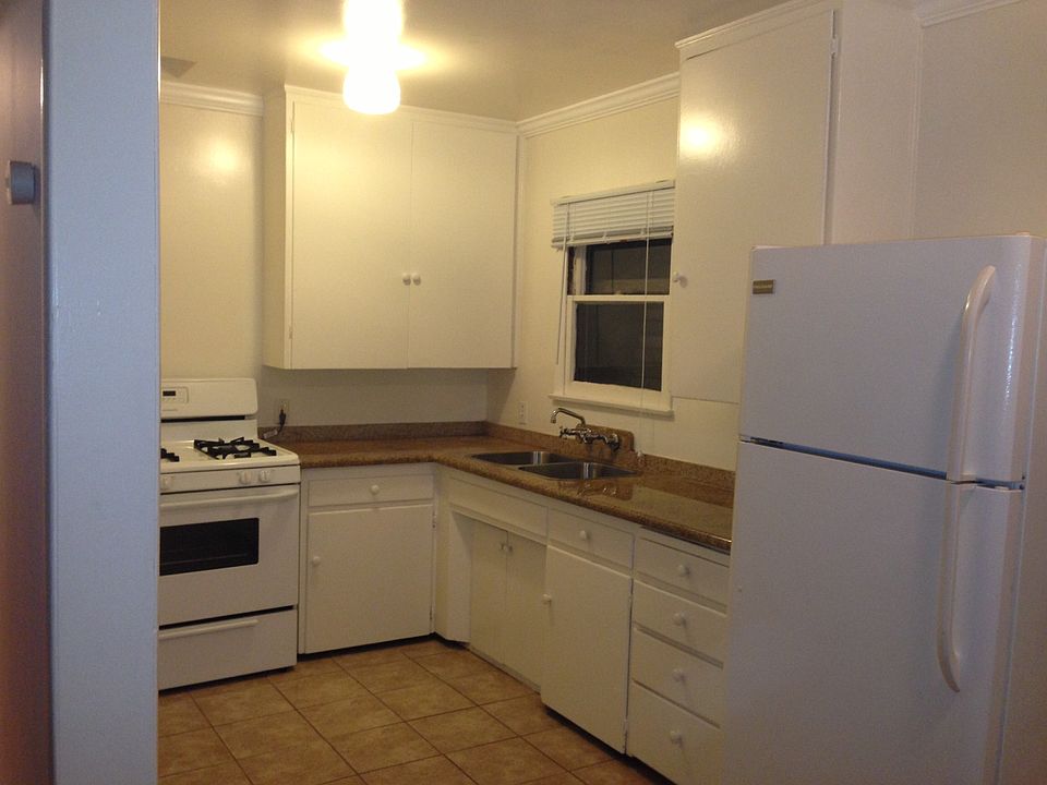 1st image of 11850 Oxnard St
