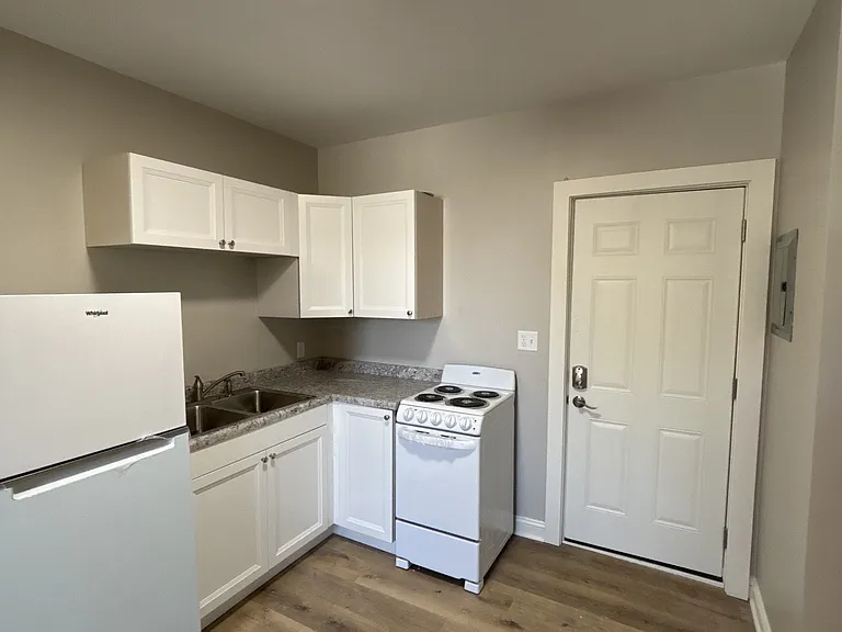 213 Main St N #5 — Photo 2