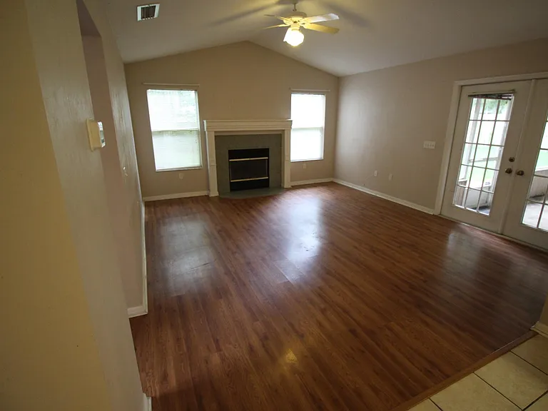 S7713-8 - Family Room