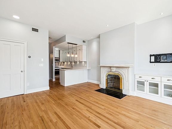 5th image of 46 Dartmouth St #3