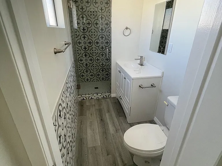 1433 Yale St #E — Photo 20