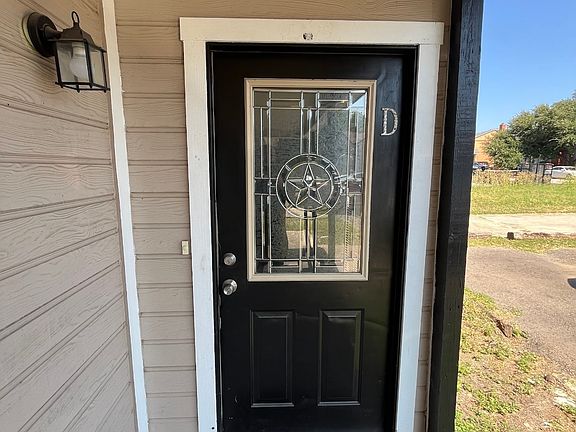 4th image of 3410 Victoria Cir
