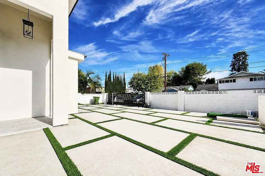 5 bed, 5.0 bath, 2700 sqft, $8,000 — Photo 3
