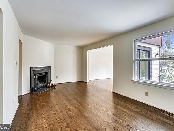 5th image of 12266 Greenleaf Ave
