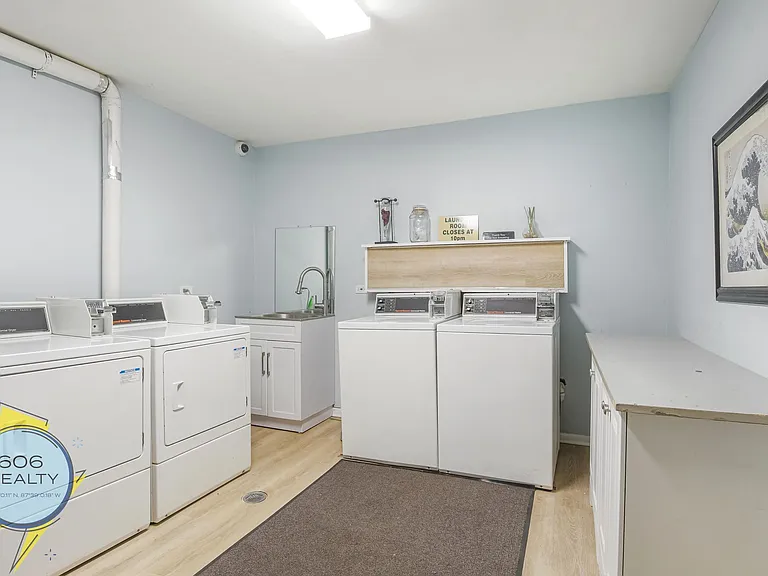 1039 College - apartments and offices for rent — Photo 13
