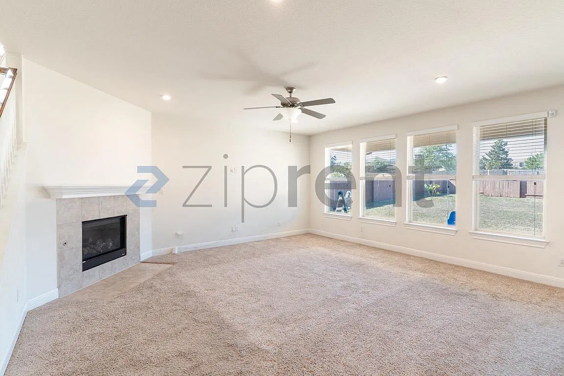 4 bed, 3.5 bath, 3808 sqft, $3,300 — Photo 2