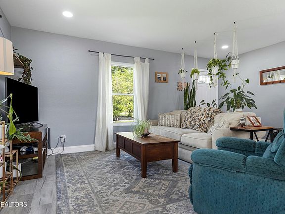 5th image of 2838 Cecil Ave