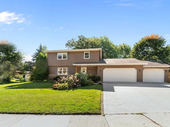 1640 Crestview Dr, Oshkosh, WI 54904